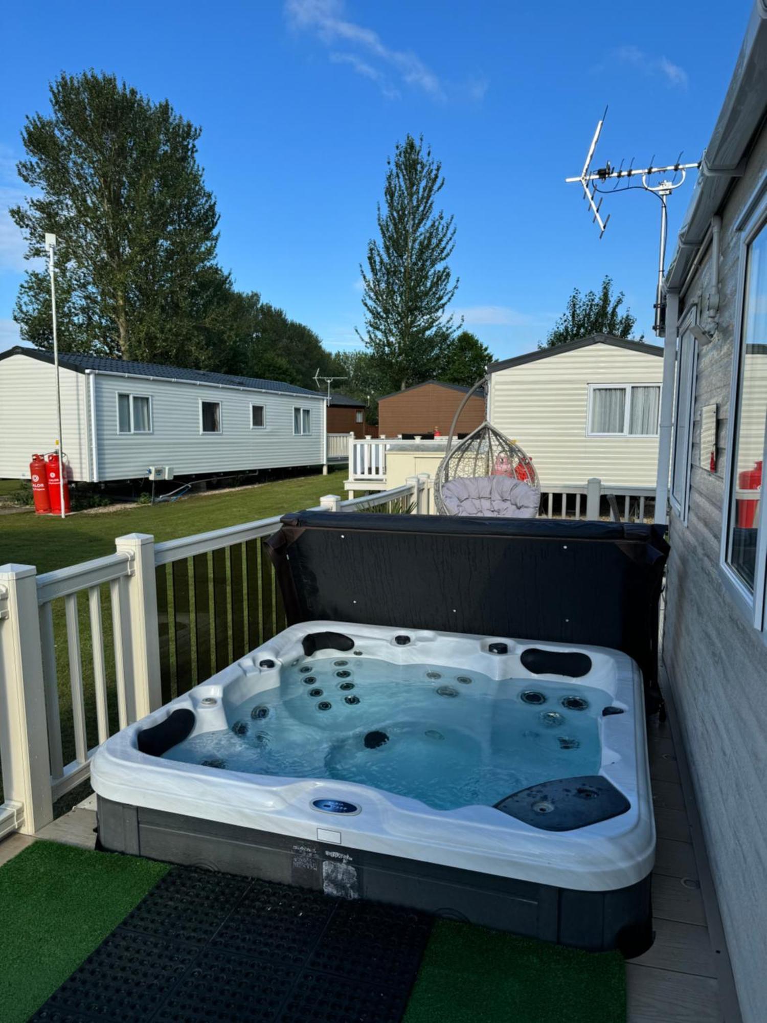 Hot Tub Retreat At Tattershall Lakes ภายนอก รูปภาพ