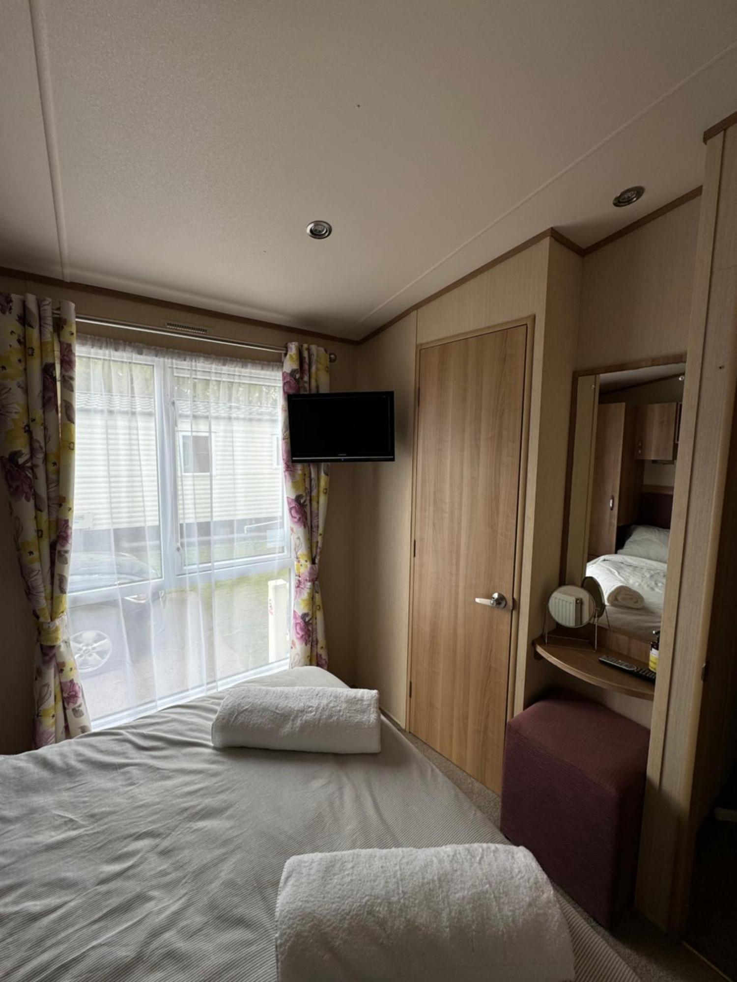 Hot Tub Retreat At Tattershall Lakes ภายนอก รูปภาพ